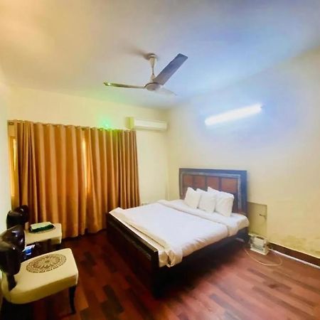 Mulberry Guest House F-10 Islamabad Ngoại thất bức ảnh